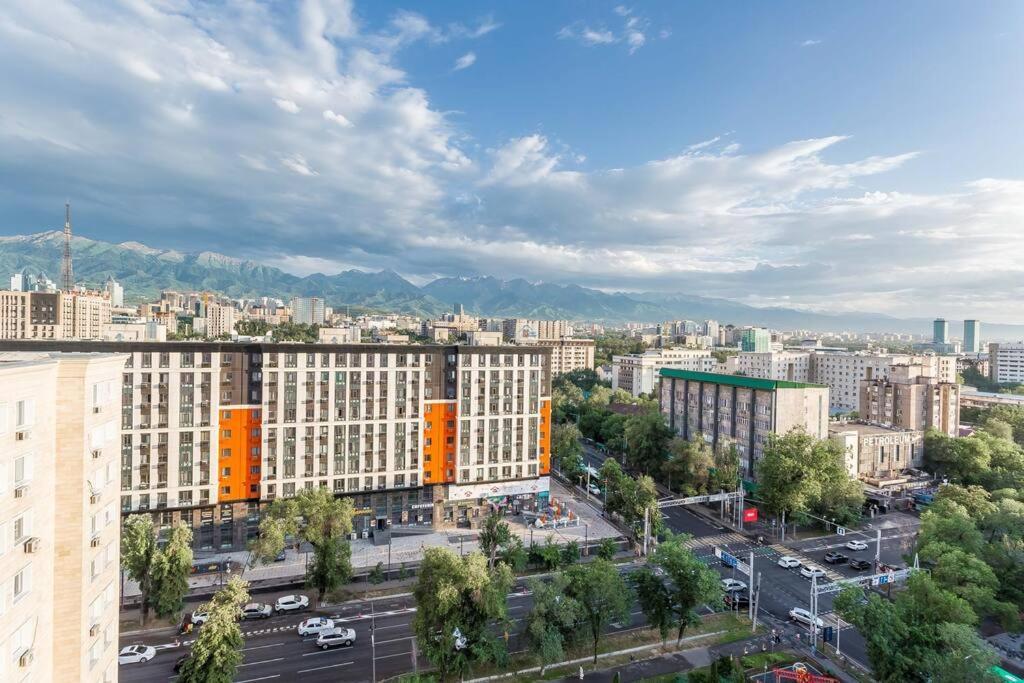 Квартира С Видом На Горы Almaty Eksteriør bilde